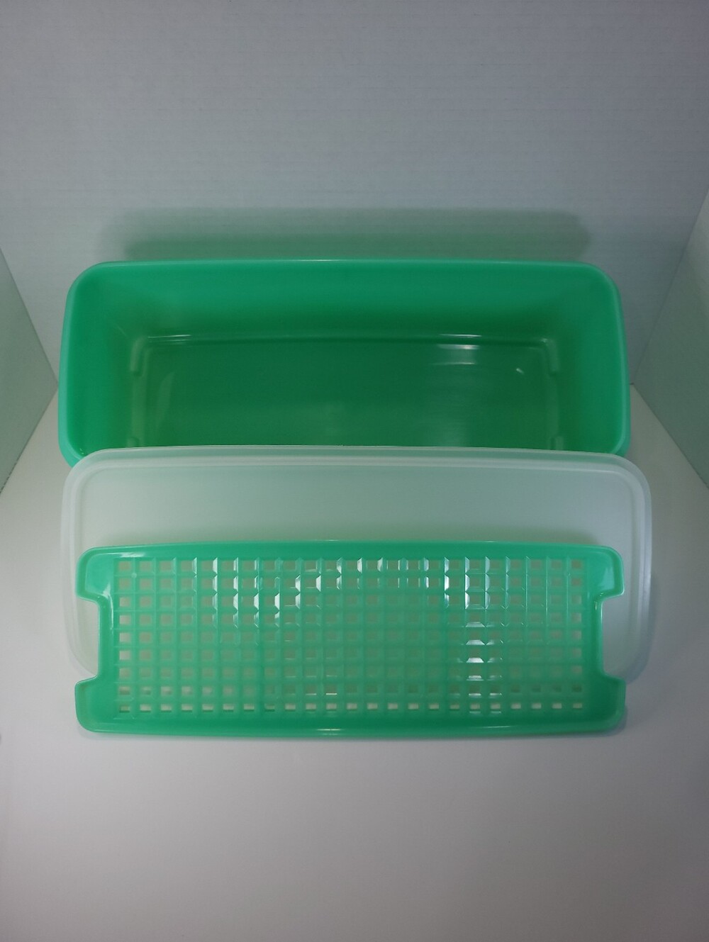 Vintage Tupperware Easy-Crisp Celery & Vegetable Keeper Jadeite Green